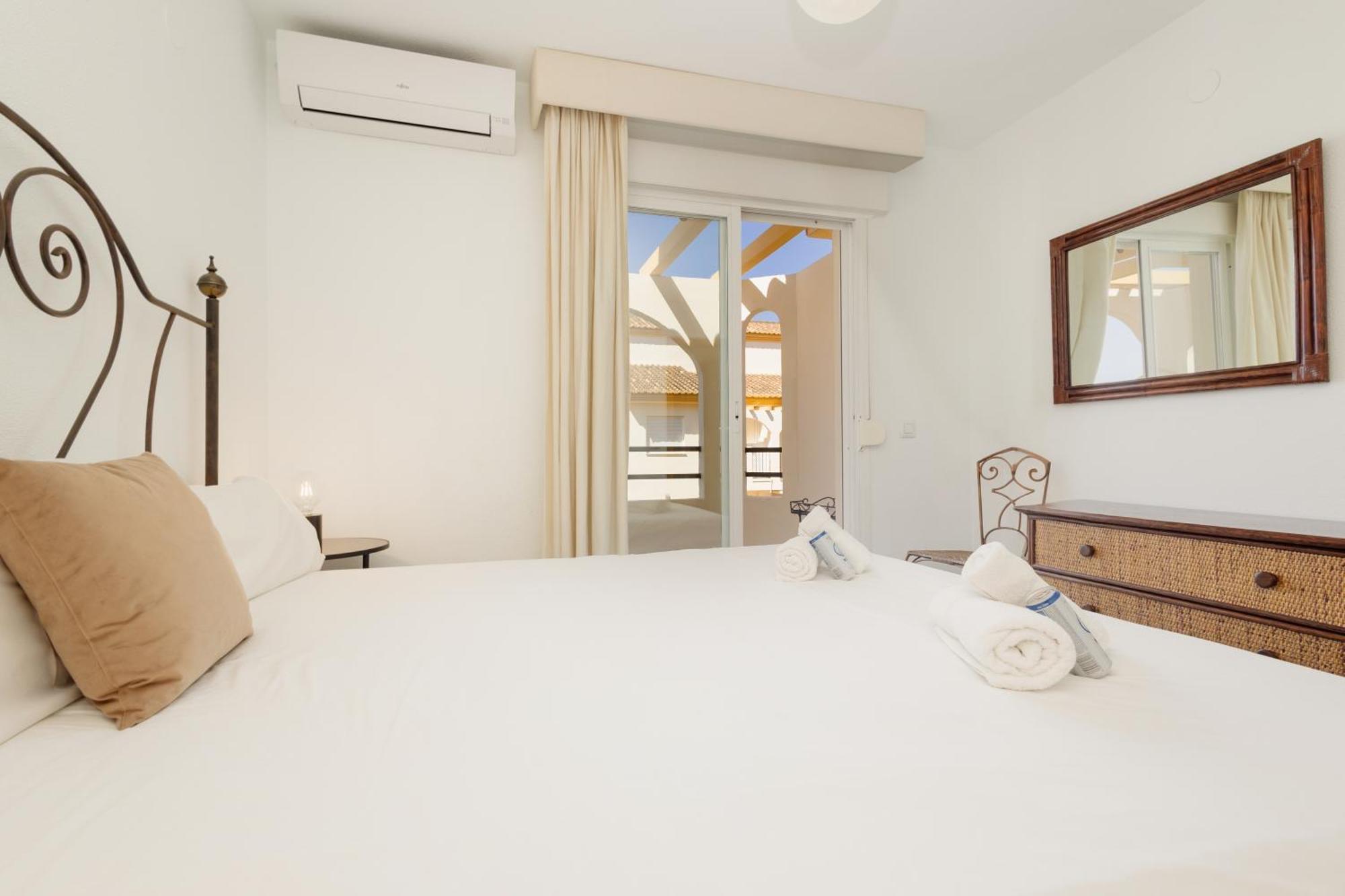 Beautiful Townhouse Walking Distance To The Beach In Costabella, Марбелья Экстерьер фото