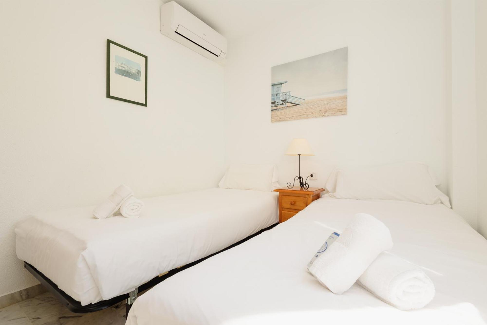 Beautiful Townhouse Walking Distance To The Beach In Costabella, Марбелья Экстерьер фото