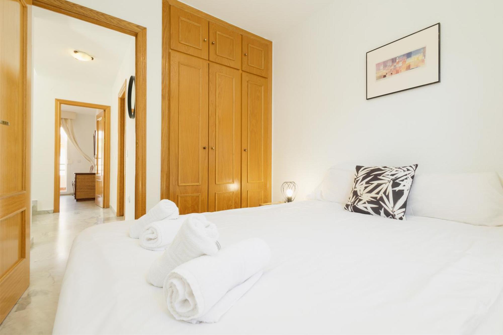 Beautiful Townhouse Walking Distance To The Beach In Costabella, Марбелья Экстерьер фото