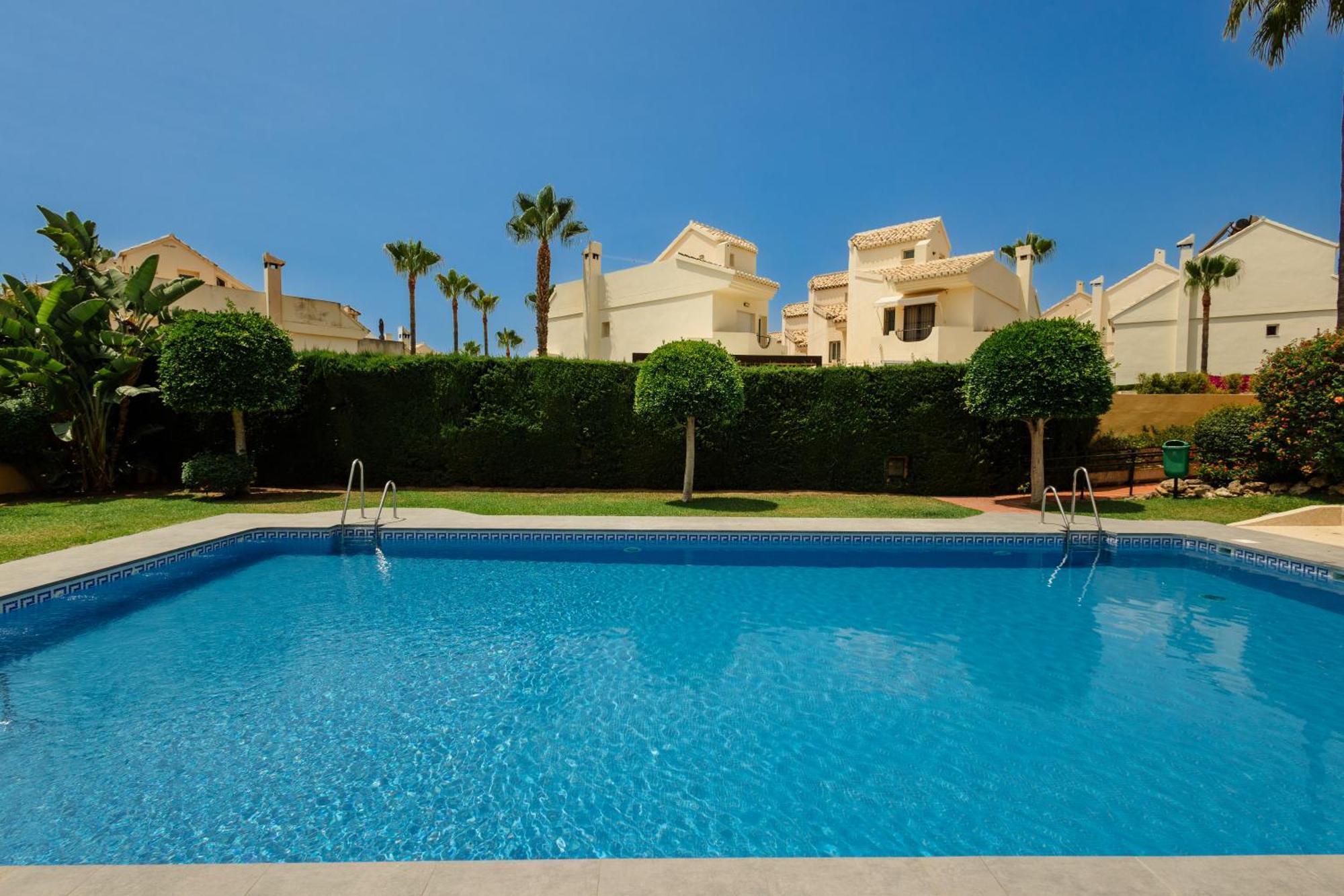 Beautiful Townhouse Walking Distance To The Beach In Costabella, Марбелья Экстерьер фото