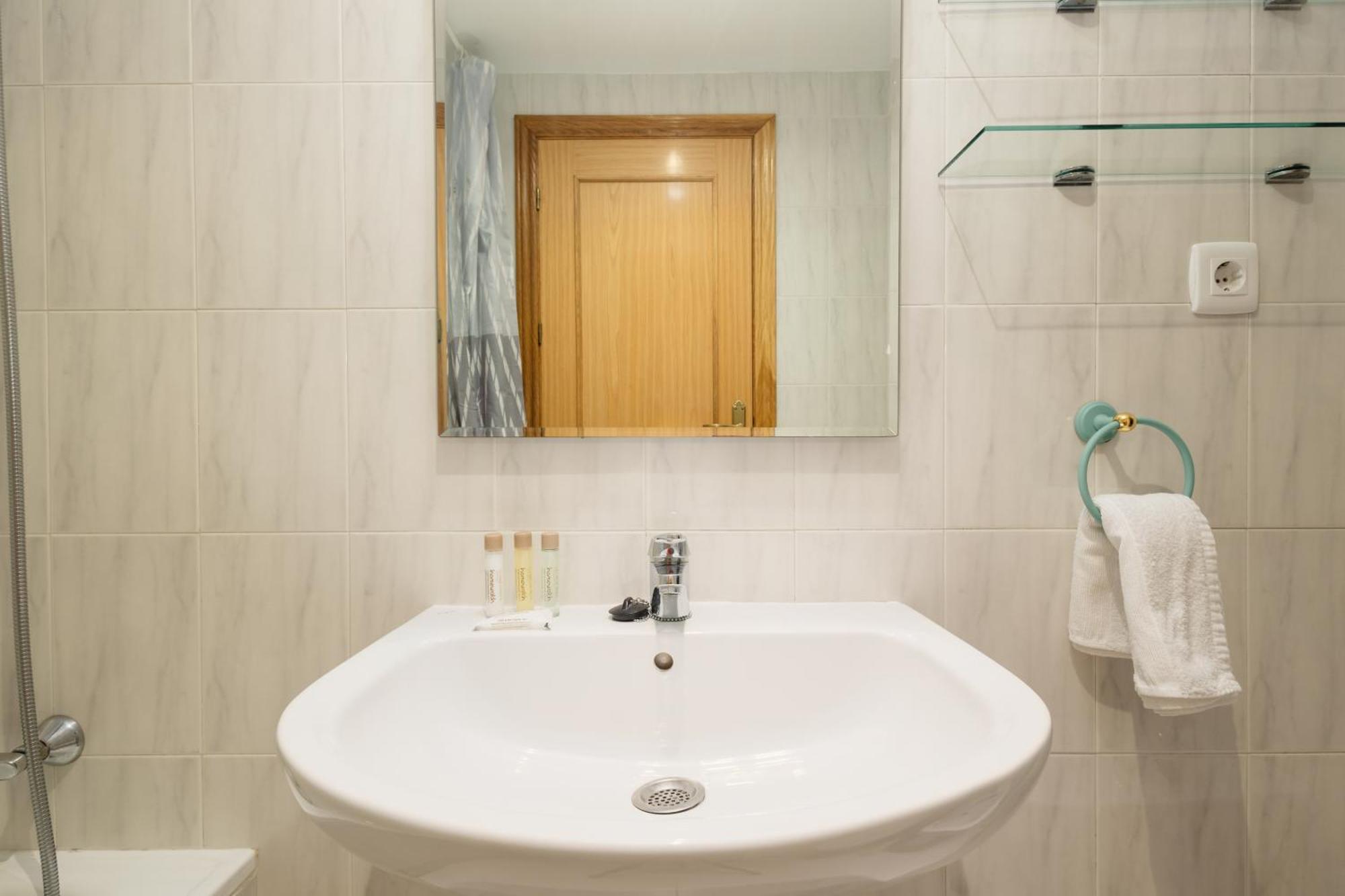 Beautiful Townhouse Walking Distance To The Beach In Costabella, Марбелья Экстерьер фото