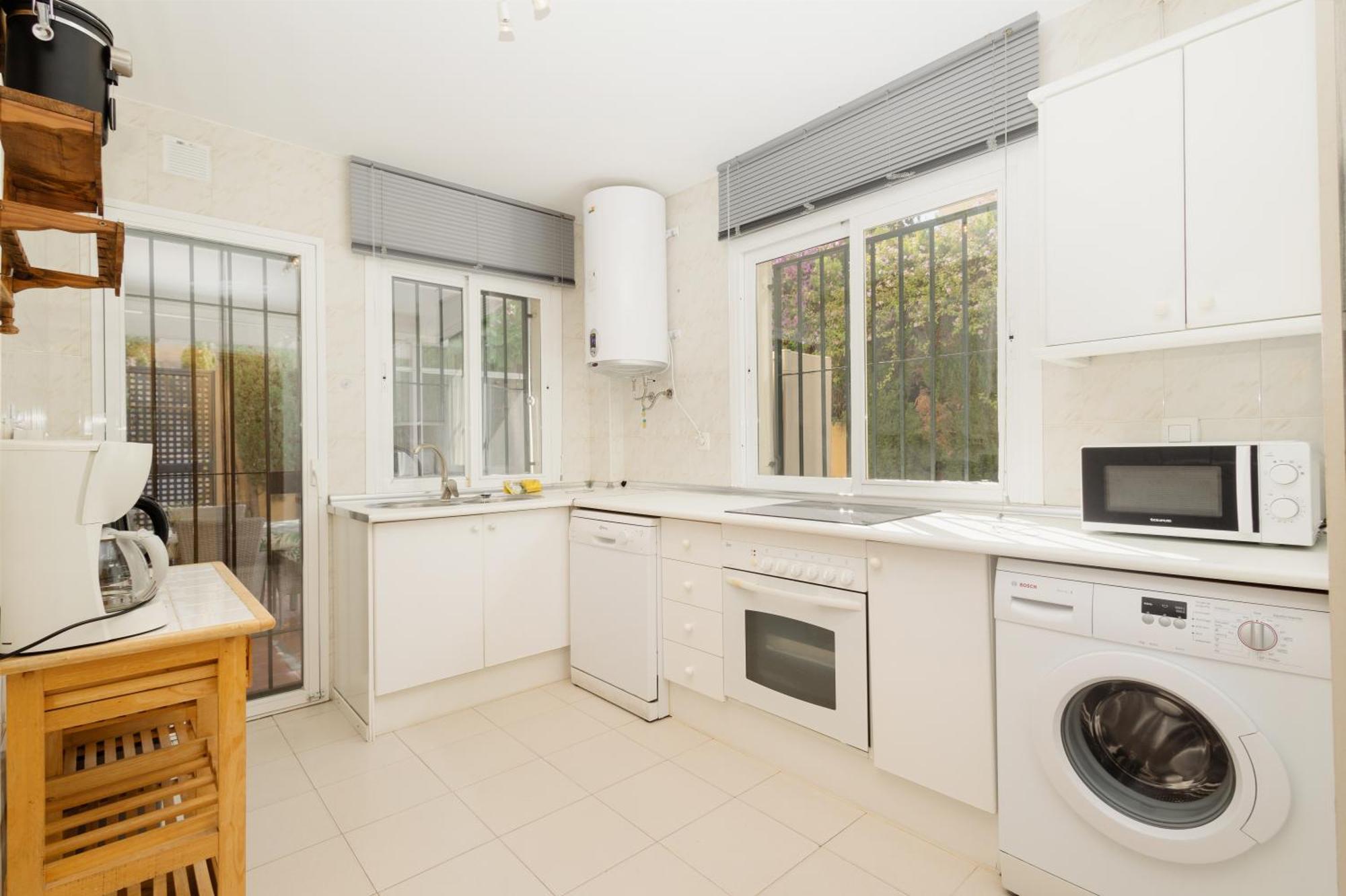Beautiful Townhouse Walking Distance To The Beach In Costabella, Марбелья Экстерьер фото