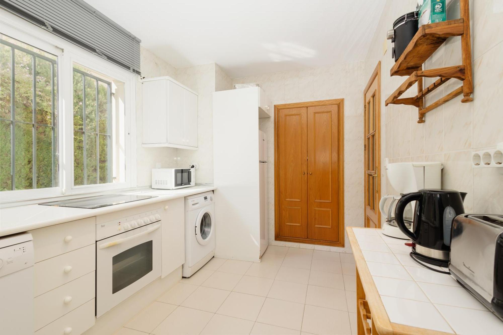 Beautiful Townhouse Walking Distance To The Beach In Costabella, Марбелья Экстерьер фото