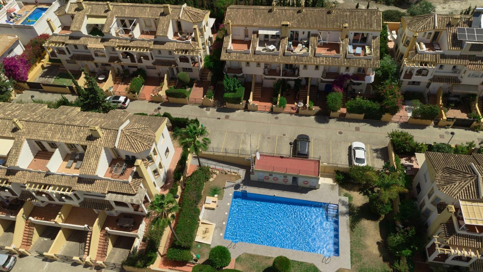 Beautiful Townhouse Walking Distance To The Beach In Costabella, Марбелья Экстерьер фото