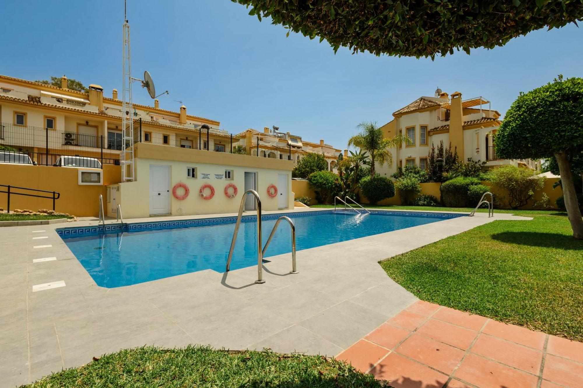 Beautiful Townhouse Walking Distance To The Beach In Costabella, Марбелья Экстерьер фото