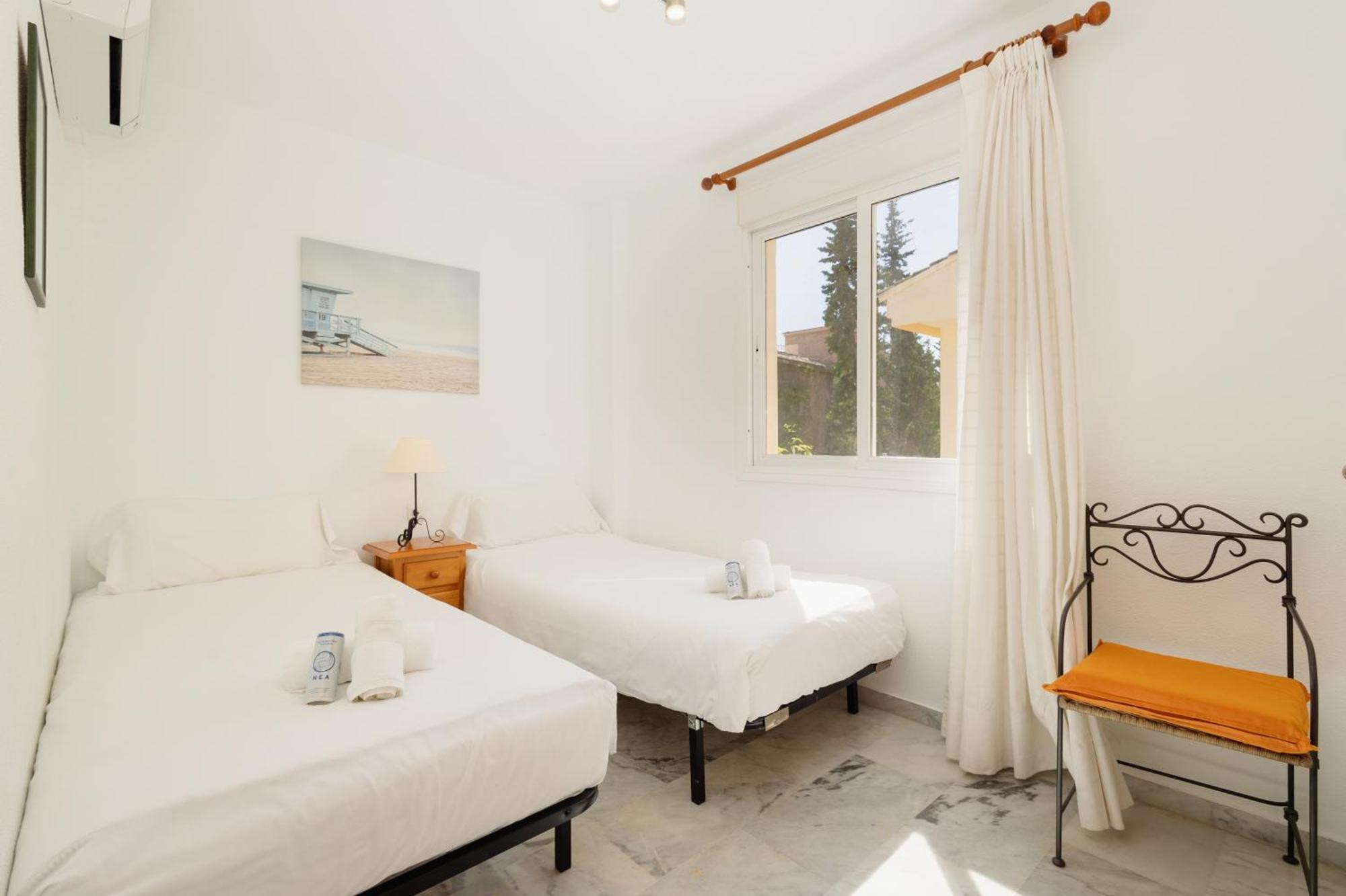 Beautiful Townhouse Walking Distance To The Beach In Costabella, Марбелья Экстерьер фото