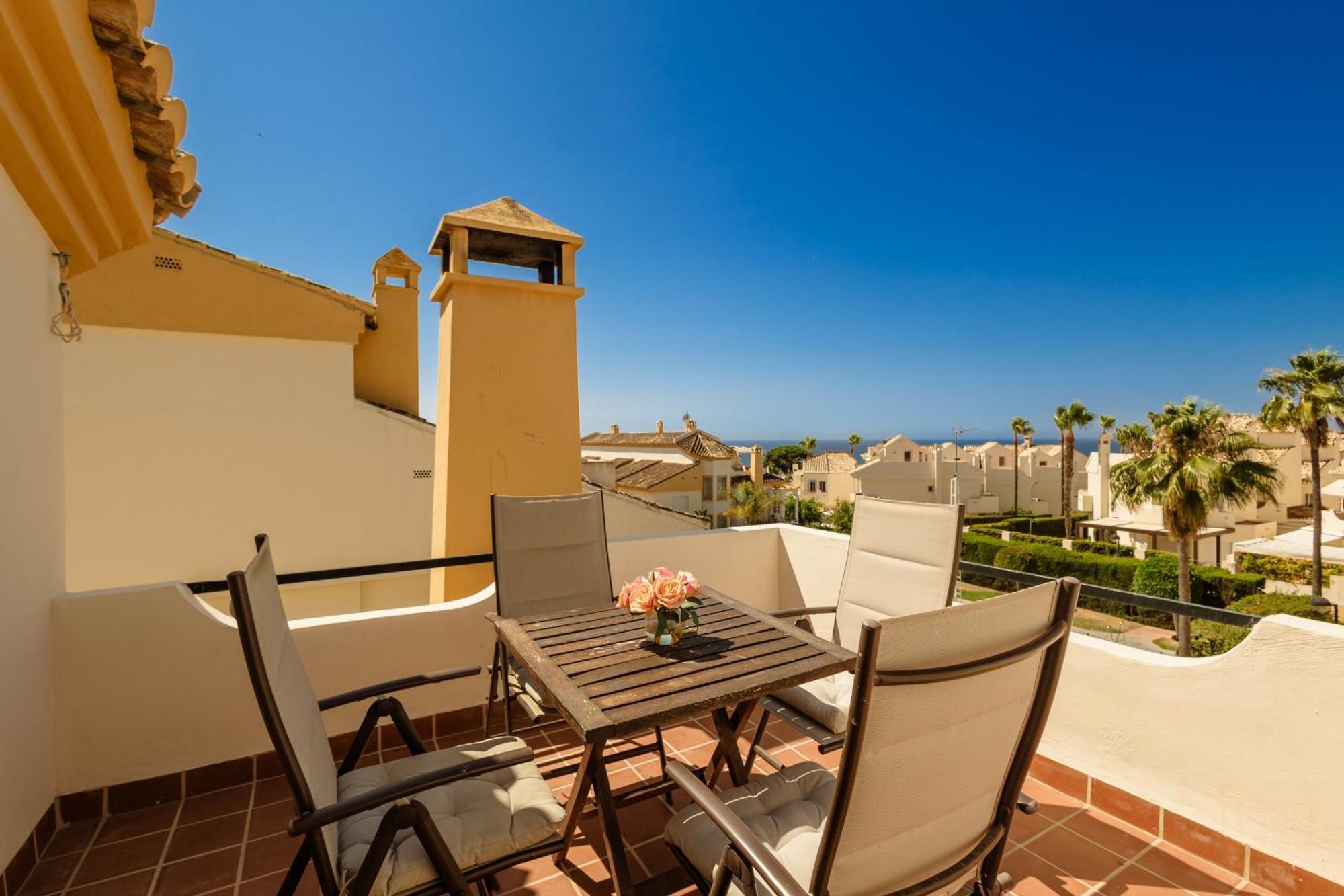 Beautiful Townhouse Walking Distance To The Beach In Costabella, Марбелья Экстерьер фото