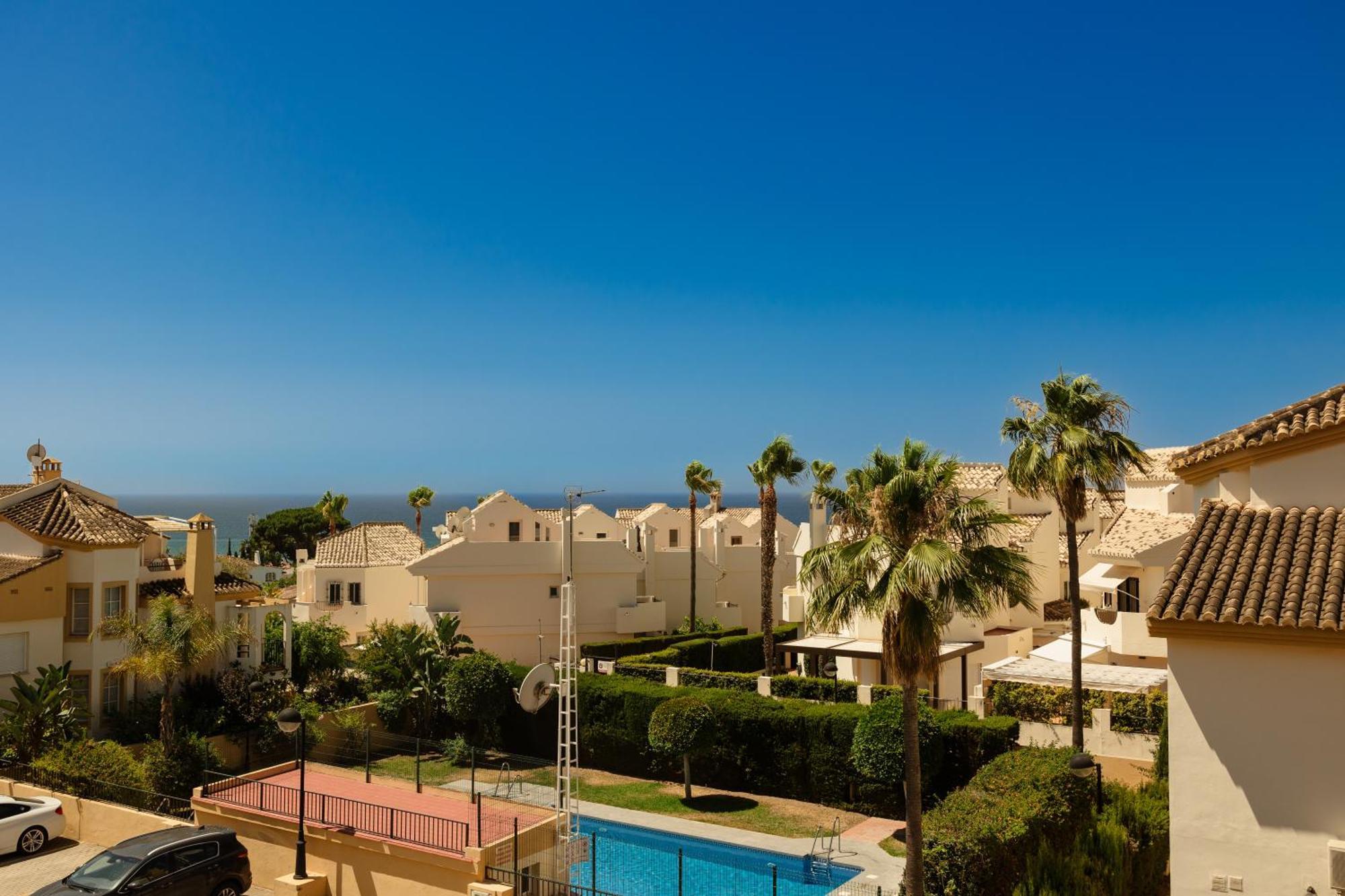 Beautiful Townhouse Walking Distance To The Beach In Costabella, Марбелья Экстерьер фото
